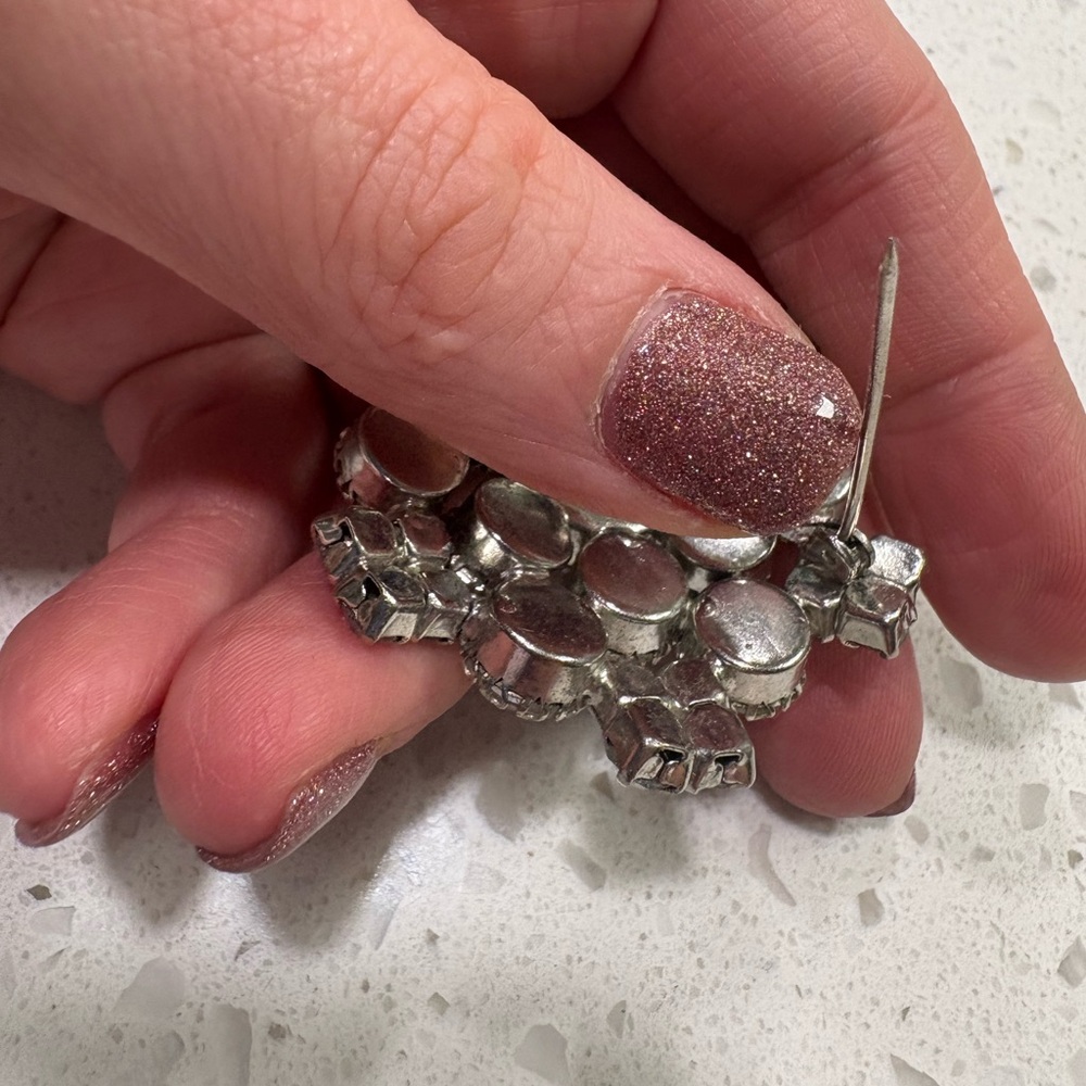 Vintage Elegant Silver Crystal Brooch - Picture 5 of 8